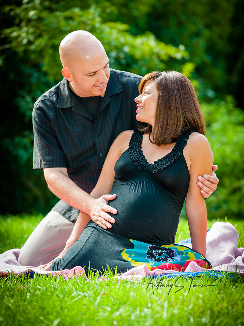 Maternity session in a yard - Wake Forest NC